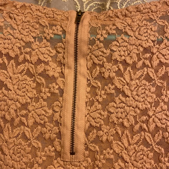 Lace zippered top - Picture 5 of 10